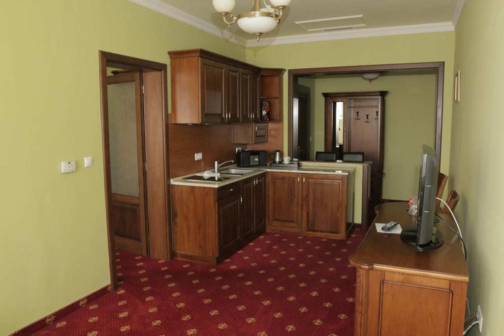 Hotel Slavia Salonta ภายนอก รูปภาพ
