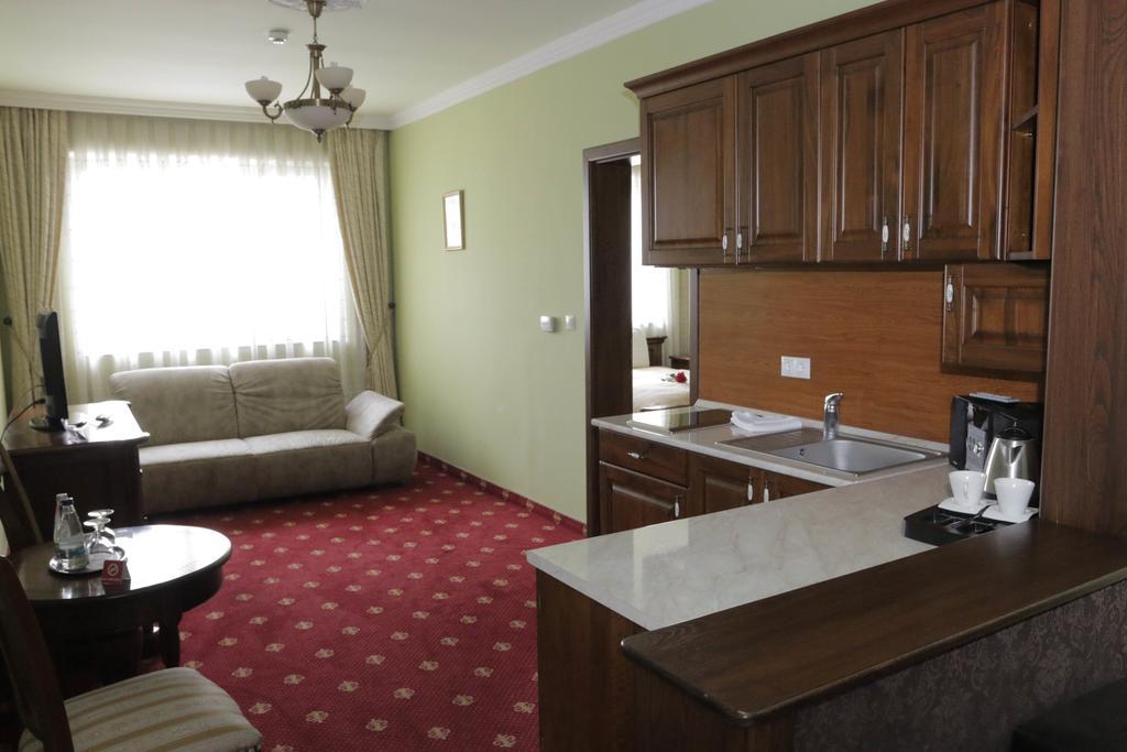 Hotel Slavia Salonta ภายนอก รูปภาพ