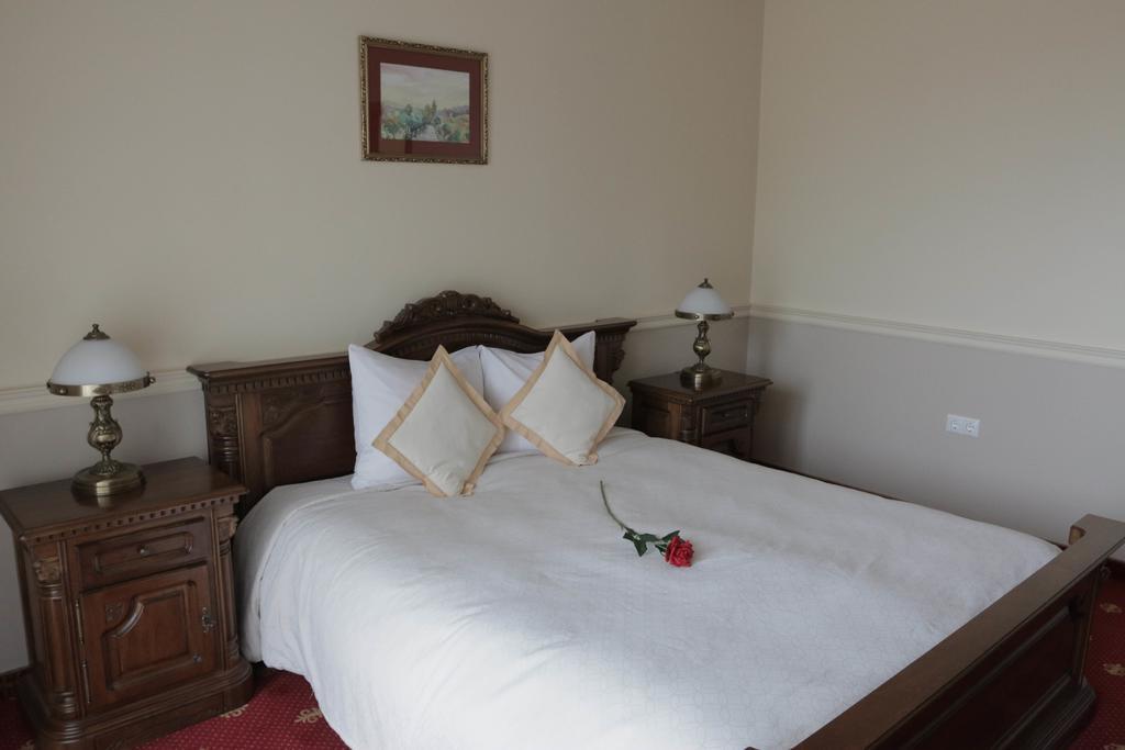 Hotel Slavia Salonta ภายนอก รูปภาพ