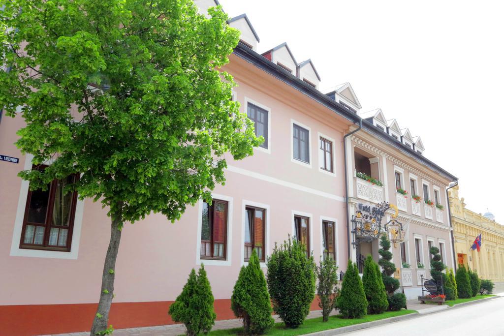 Hotel Slavia Salonta ภายนอก รูปภาพ