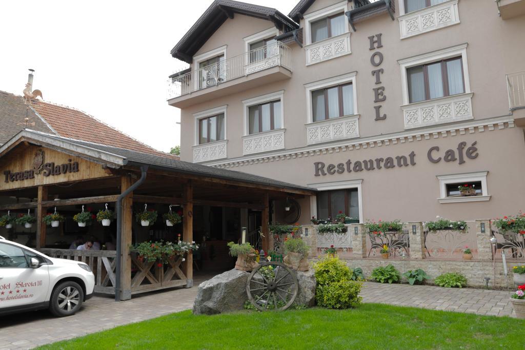 Hotel Slavia Salonta ภายนอก รูปภาพ