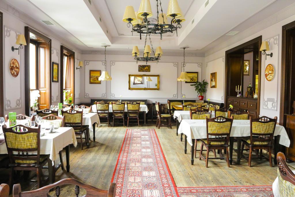 Hotel Slavia Salonta ภายนอก รูปภาพ