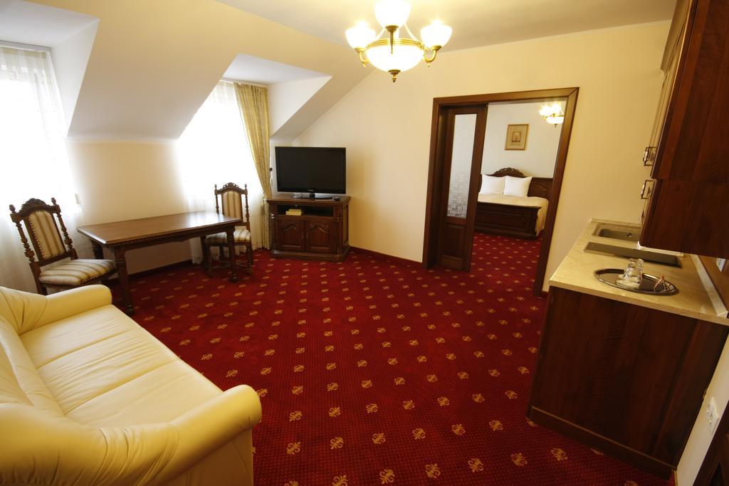Hotel Slavia Salonta ภายนอก รูปภาพ