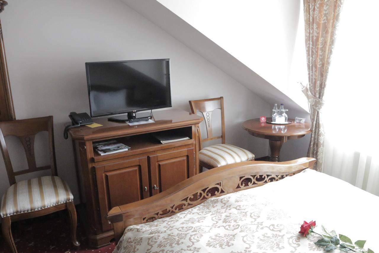 Hotel Slavia Salonta ภายนอก รูปภาพ