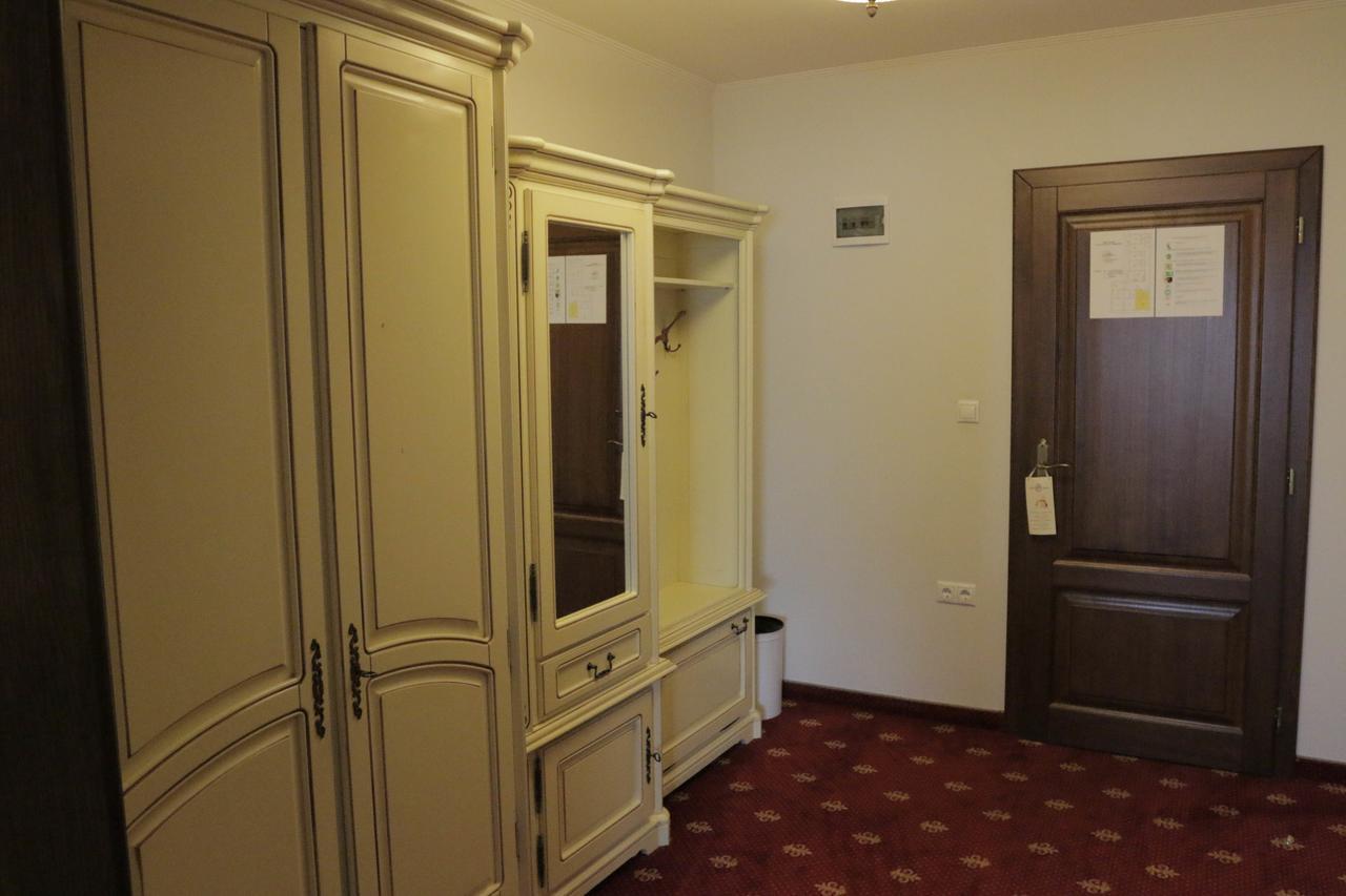 Hotel Slavia Salonta ภายนอก รูปภาพ