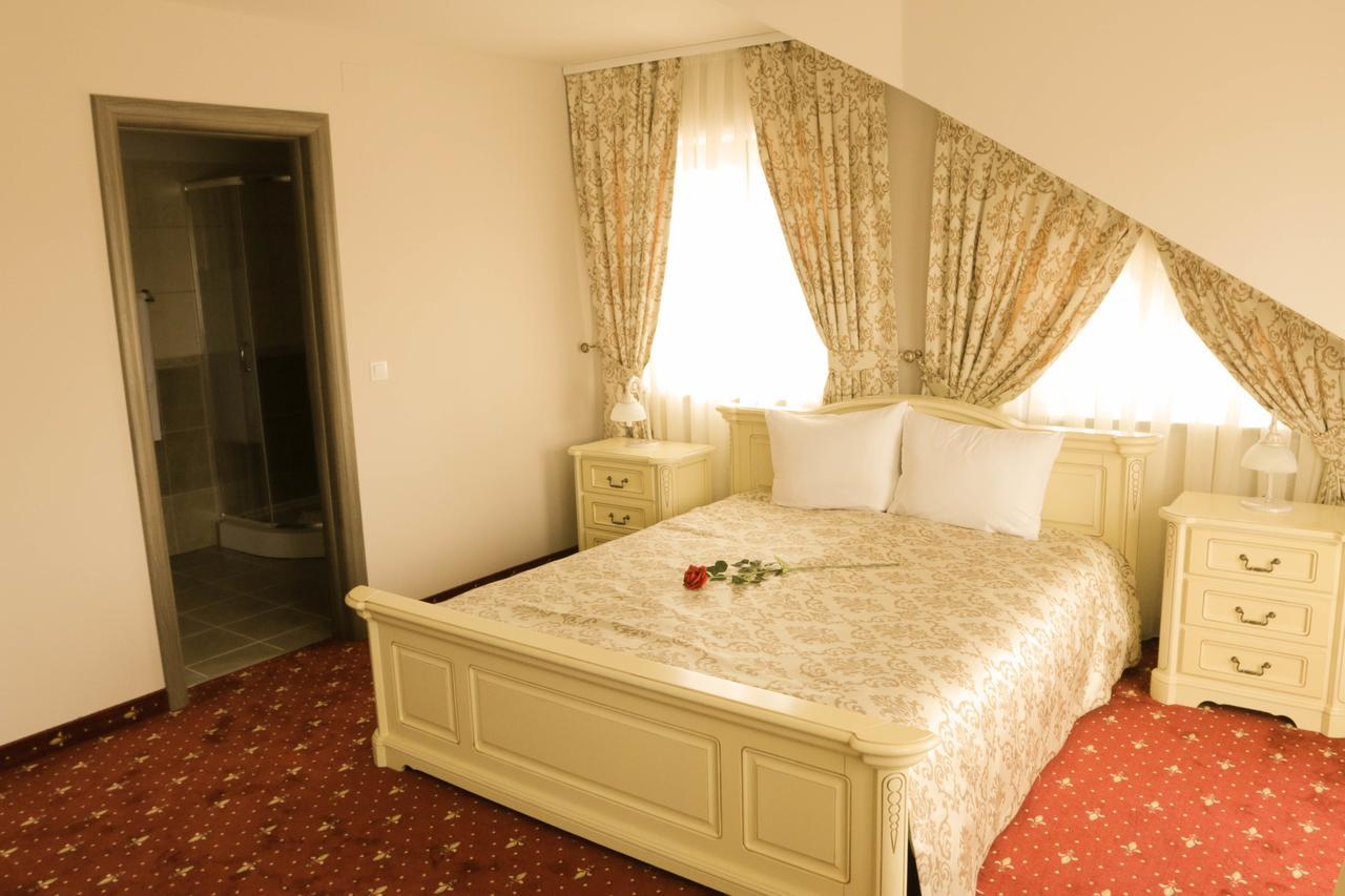 Hotel Slavia Salonta ภายนอก รูปภาพ
